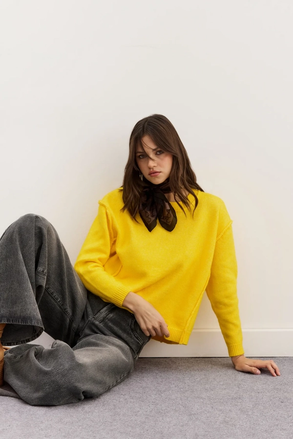 sweater happy trip