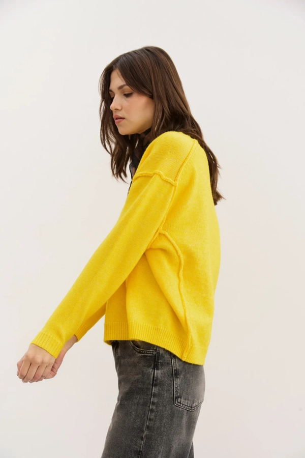 sweater happy trip