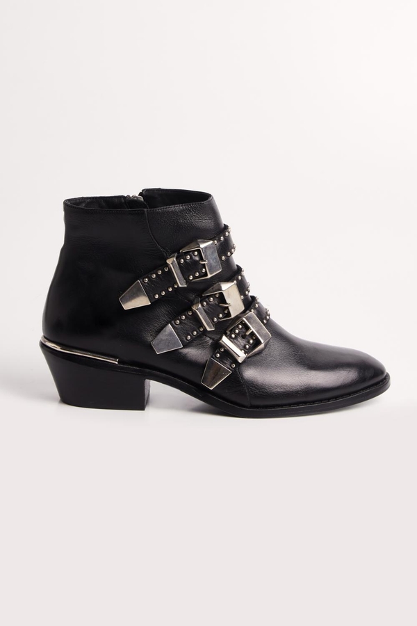 bota studs new