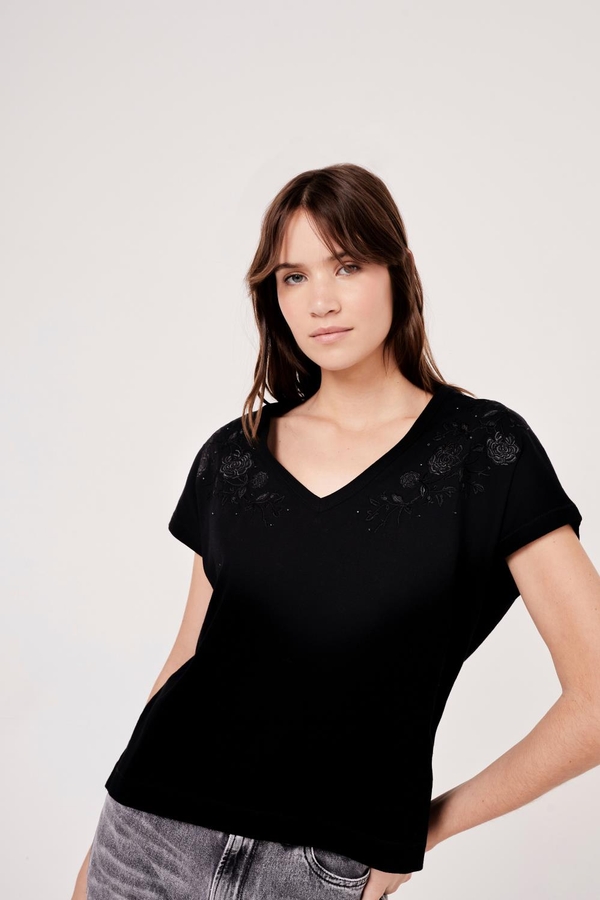 remera v flower