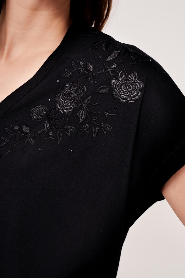 remera v flower