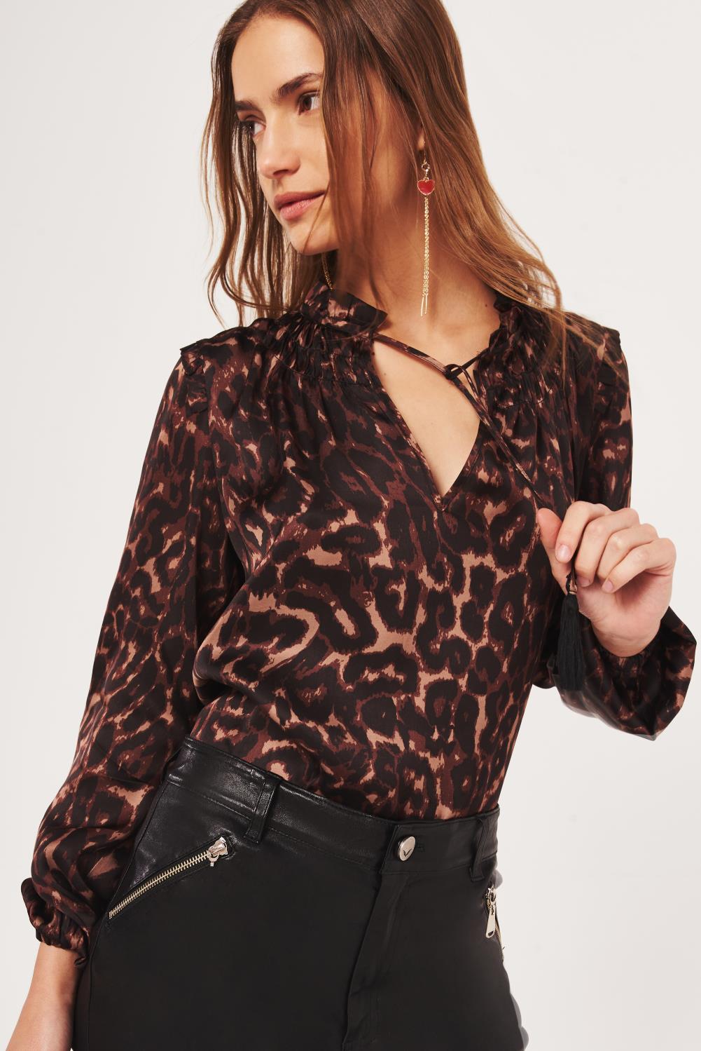 camisa akan animal