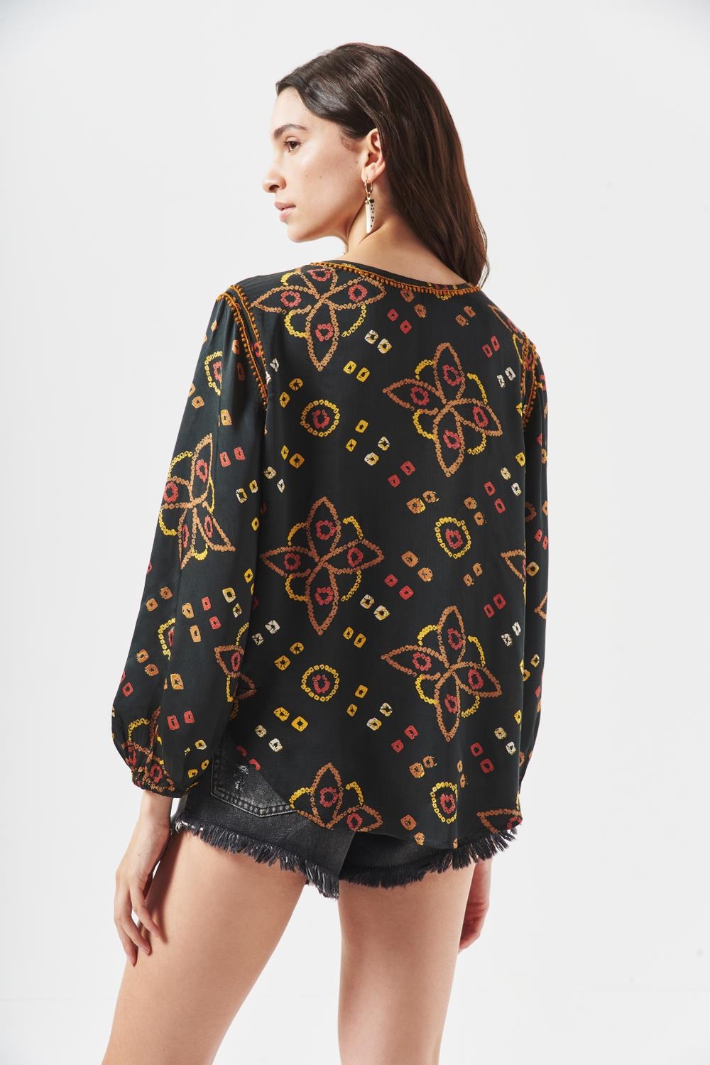 camisa gandha dark bandani