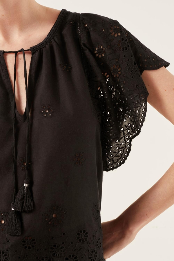 CMA DOLPH LACE