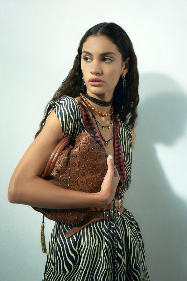 cartera tote buttons