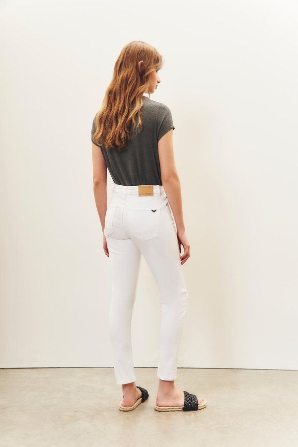 JEN SLIM WHITE NEW
