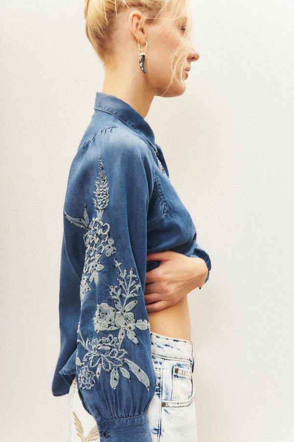 camisa metal flower