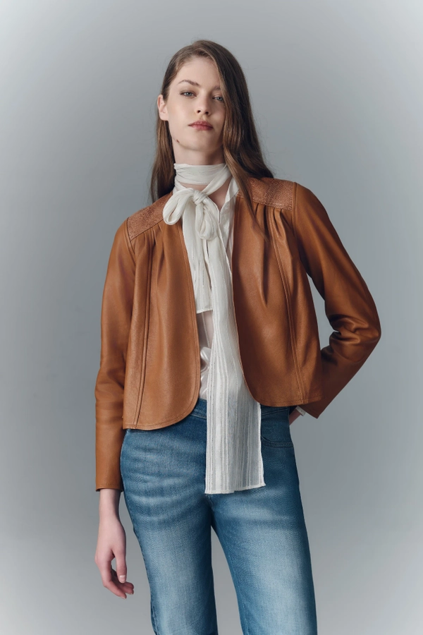 chaqueta reptile cuero