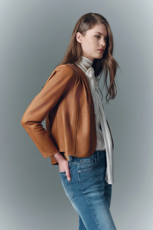 chaqueta reptile cuero