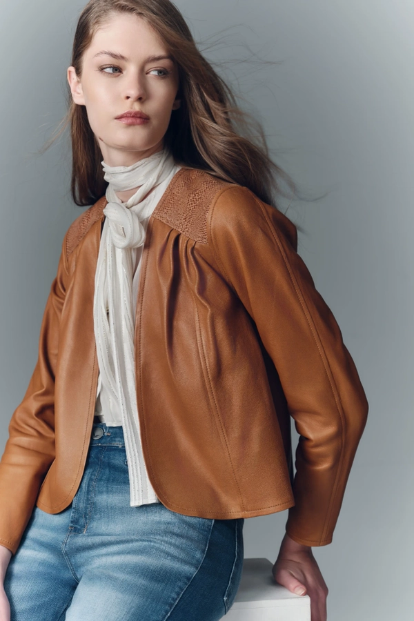 chaqueta reptile cuero